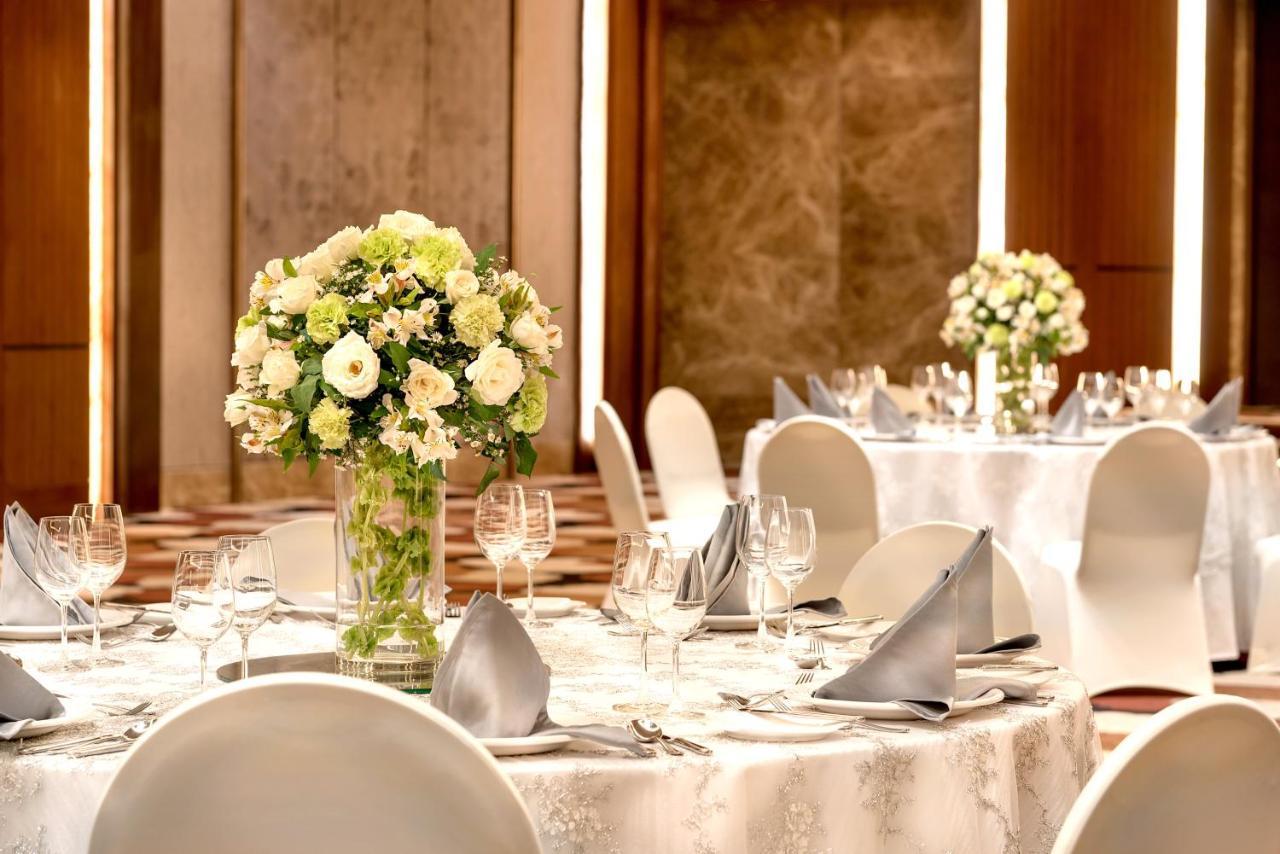 Готель Marco Polo Plaza Cebu Екстер'єр фото The ballroom at the hotel