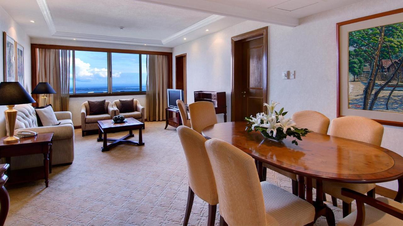 Готель Marco Polo Plaza Cebu Екстер'єр фото A suite at the Hilton