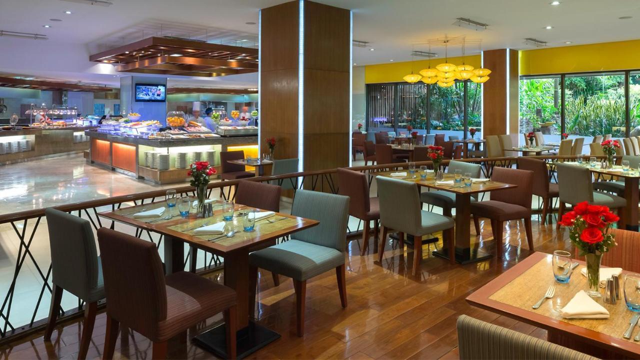 Готель Marco Polo Plaza Cebu Екстер'єр фото The Garden Grill