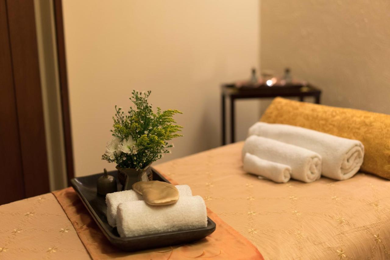 Готель Marco Polo Plaza Cebu Екстер'єр фото A massage room at a spa